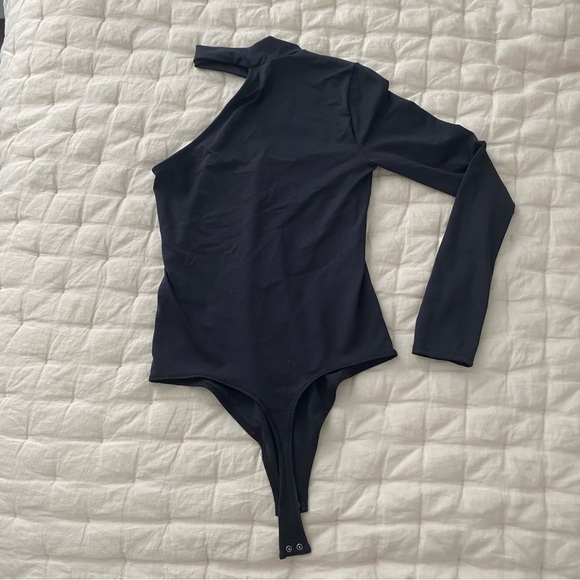 Abercrombie & Fitch Black Long-Sleeve Mock Neck One-Shoulder Bodysuit - S - Picture 3 of 5
